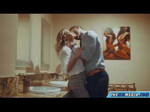 ❤️ როცა მკერდი ქერა აცდუნებს საჯარო საპირფარეშოში ❤❌ მშვენიერი პორნო ჩვენთან ❌️❤